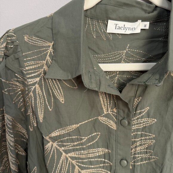 NWT TAELYNN LONG SLEEVE COLLARED BUTTON DOWN TIERED DRESS | MEDIUM - Picture 4 of 6